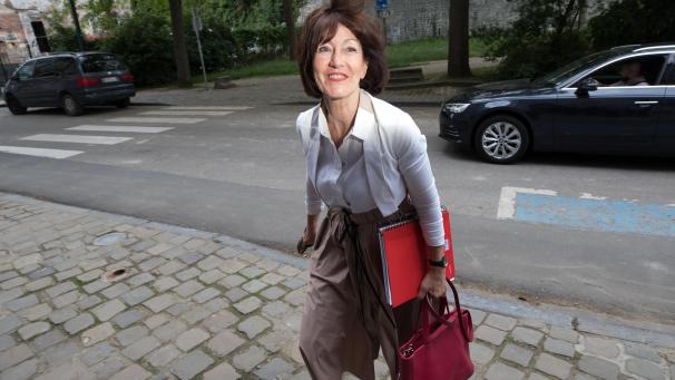 <p>PS-Politikerin Laurette Onkelinx ist guter Dinge, dass die Verhandlungen heute zu einem Ende kommen.</p>