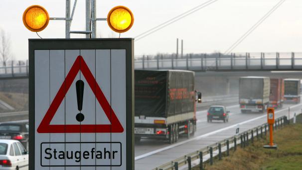 <p>Die Reisezeit erreicht am Wochenende ihren Höhepunkt. Europaweit muss mit Staus sowohl auf der Hin- als auch auf der Rückreise gerechnet werden.</p>
