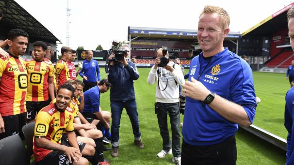 <p>Gute Laune am Mittwoch beim KV Mechelen: Der Verein geht ohne Handicap in die neue Saison.</p>