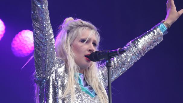 <p>Erster Top Act der Francofolies 2019 in Spa: Alice on the roof, am Donnerstagabend auf der Hauptbühne.</p>