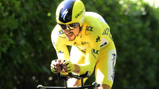 <p>Julian Alaphilippe auf dem Weg zu seinem genau so überraschenden wie hochverdientem Sieg im Zeitfahren in Pau.</p>