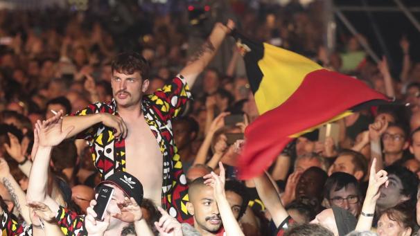 <p>Eine Aufnahme vom „bal populaire“ im Brüsseler Stadtteil Marolles am Samstagabend.</p>
