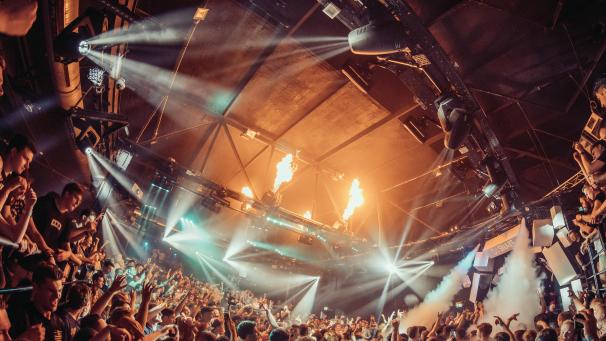<p>DJ Snake legt im Club „Bootshaus auf. Ein Fachmagazin kürte dieses Jahr den Kölner Club zum besten in Deutschland. Das lässt die Frage aufkommen, wie es eigentlich um das deutsche Nachtleben steht.</p>