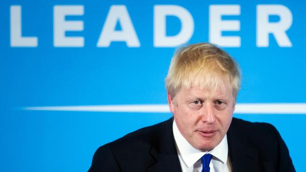 <p>Boris Johnson, ehemaliger Außenminister von Großbritannien und Kandidat um das Rennen des Parteichefs der Konservativen Partei, kommt zu einer Wahlkampfveranstaltung. Er gibt sich hart beim Brexit und verlangt von der EU Zugeständnisse, doch seine Forderungen scheinen unerfüllbar.</p>