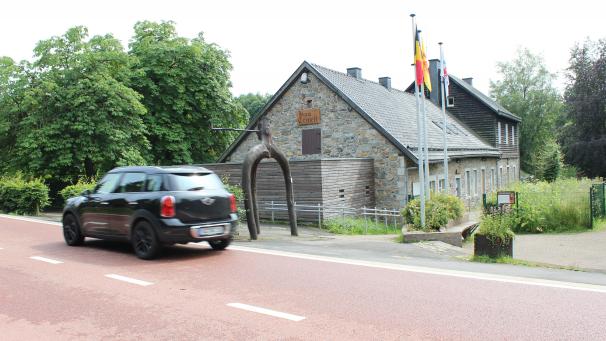 <p>421_0008_135028_Eupen_Ternell_Roger_Schwerdt_Vandalismus</p>