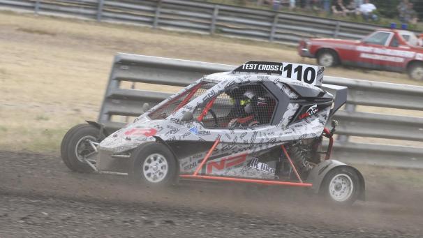 <p>Thierry Neuville voll im Einsatz in Maasmechelen in seinem TN5.</p>