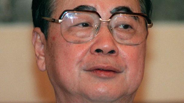 <p>Der langjährige frühere chinesische Ministerpräsident Li Peng ist im Alter von 90 Jahren gestorben. Er galt als einer der Hauptverantwortlichen für die blutige Niederschlagung der Demokratiebewegung am 4. Juni 1989. Der einflussreiche Technokrat stand lange an der Spitze der konservativen Fraktion der Kommunistischen Partei.</p>
