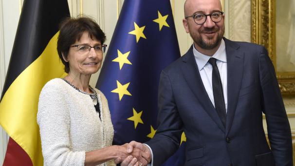 <p>Die amtierende EU-Kommissarin Marianne Thyssen und der amtierende Premierminister Charles Michel posieren für ein Bild.</p>