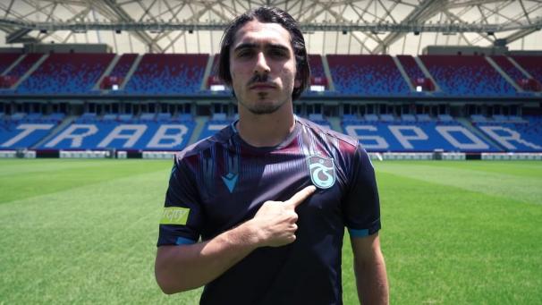 <p>Ist der Hauptdarsteller des Videos: Trabzonspor-Profi Abdülkadir Ömür.</p>