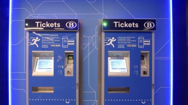 <p>Bei der SNCB funktionieren die Fahrkartenautomaten nicht. Grund für den landesweiten Ausfall sei ein technisches Problem, heißt es.</p>