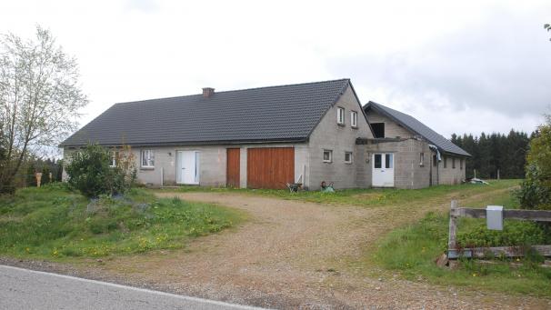 <p>In diesem Haus in Lanzerath war Anfang Mai eine Cannabisplantage ausgehoben worden. Mittlerweile sind die Behörden einer international operierenden Drogenbande auf der Spur. Das führte am Donnerstag zu einer weiteren Festnahme am Tatort selbst.</p>