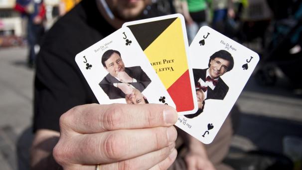 <p>Ein Archivbild von 2011, das heute noch Gültigkeit hat: Pik-Bube Elio Di Rupo und Kreuz-Bube Bart De Wever sind die höchsten Trümpfe im Skatspiel der föderalen Regierungsbildung.</p>