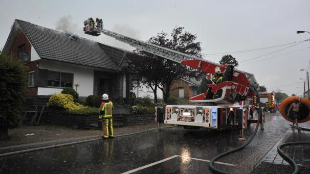 <p>Die Feuerwehr musste einen Dachstuhlbrand auf der Obersten Heide löschen.</p>