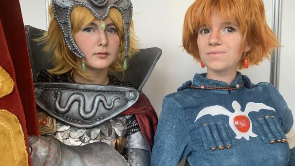 <p>Sharina Kimura (l.) und Maria Dick (r.) aus München verkörpern Figuren aus dem berühmten Anime „Nausicaä aus dem Tal der Winde“ von Hayao Miyazaki.</p>