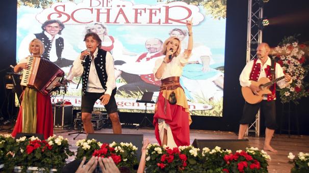 <p>Beim Heimatabend am Samstagabend gehörten Die Schäfer zu den musikalischen Stargästen im Festzelt auf dem Werthplatz.</p>
