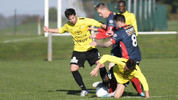 <p>Markus Klauser (l.) erzielte den Ausgleich für Raeren-Eynatten, nachdem Wanze – Bas-Oha in Führung gegangen war.</p>