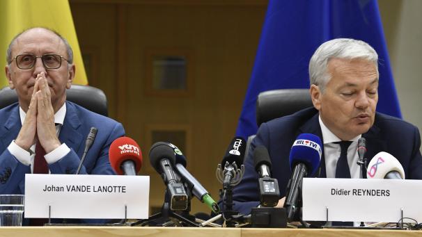 <p>Die Informatoren Johan Vande Lanotte (l.) und Didier Reynders sind nach dem Treffen von Sonntagabend etwas optimistischer.</p>