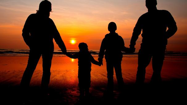 <p>In unserer Gesellschaft gibt es vermehrt Patchwork-Familien. Die CSP fordert eine Anpassung des Dekretes für Familienzulagen.</p>