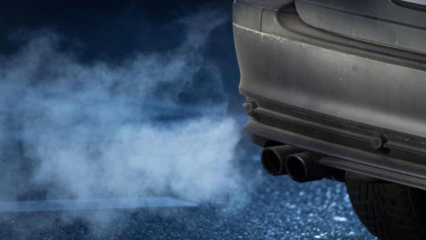 <p>Firmenautos stoßen derzeit sechs Prozent weniger Kohlendioxid aus als Privatwagen.</p>