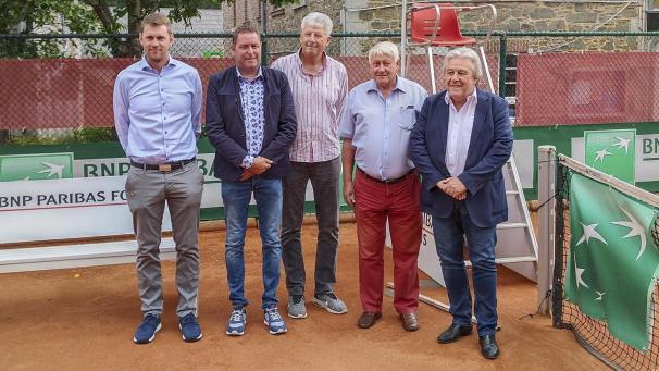 <p>Turnierdirektor Olivier Zimmermann, Präsident der AFT-Lüttich Fabien Doyen, KTC-Schriftführer Joky Ortmann, AFT-Präsident André Stein und KTC-Präsident Luc Xhardez luden am Mittwoch zur Pressekonferenz. (v.l.n.r.)</p>