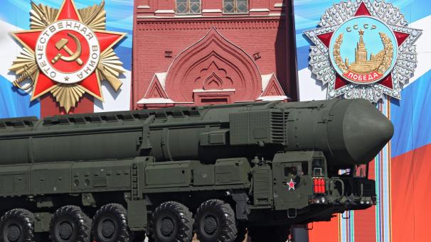 <p>Die USA hatten am 2. Februar offiziell ihren Ausstieg aus dem Abkommen mit Russland notifiziert, weil sie dem Land vorwerfen, mit einem neuen Waffensystem vertragsbrüchig geworden zu sein. Damit begann eine sechsmonatige Kündigungsfrist, die jetzt ausläuft. Es wird ein neuer atomarer Rüstungswettlauf befürchtet.</p>