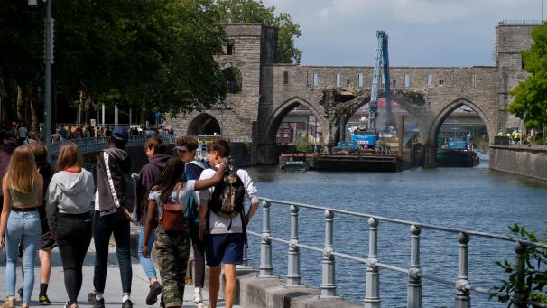 <p>Seit Freitag laufen an der Pont des Trous die Abrissarbeiten.</p>