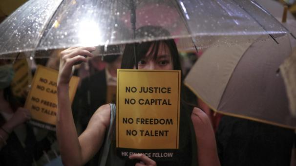 <p>Seit Juni protestierten die Bürger von Hongkong wiederholt gegen die Regierung in Hongkong und China. Auslöser der Proteste war das inzwischen auf Eis gelegte Gesetz für Auslieferungen von Personen an China, die von der chinesischen Justiz beschuldigt werden.</p>
