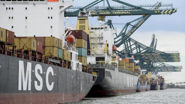 <p>Containerschiffe im Antwerpener Hafen.</p>