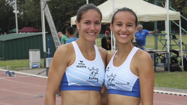 <p>Marie (l.) und Lisa Fickers waren mit ihren Leistungen in Ninove zufrieden .</p>