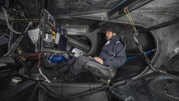 <p>Segler Boris Herrmann sitzt in seinem Boot „Malizia II“. In der kommenden Woche will Klimaaktivistin Thunberg die große Reise über den großen Teich wagen.</p>