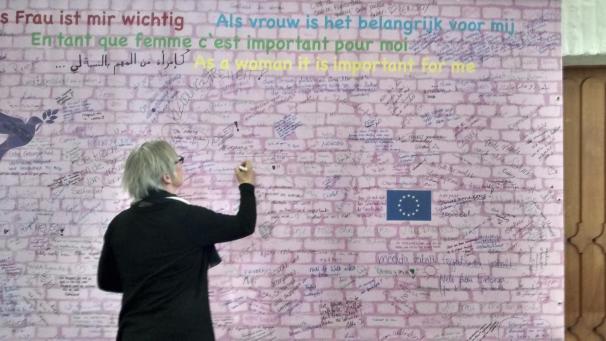 <p>Künstlerinnen aus sechs Ländern stellen die Frage des „Wer-bin-ich?“</p>