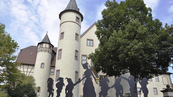 <p>Das Leben der Maria Sophia von Erthal in einem Bamberger Kloster ist schwach dokumentiert, ihr Tod umso mehr. Der steht ja auch zentral im Märchen der Gebrüder Grimm.</p>