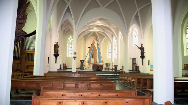 <p>Die Renovierung mit Innenanstrich der Weismeser Kirche wurde durch die Gemeindearbeiter ausgeführt.</p>