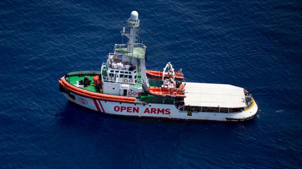 <p>Das Rettungsschiff „Open Arms“ der Hilfsorganisation Proactiva Open Arms liegt im Mittelmeer vor der Küste der Insel Lampedusa.</p>