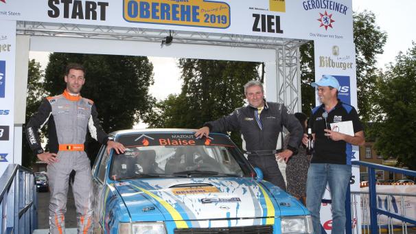 <p>Achim Maraite (l.) und Bruno Blaise auf dem Podium in Hillesheim mit Veranstalter Wolfgang Bürgel (r.).</p>