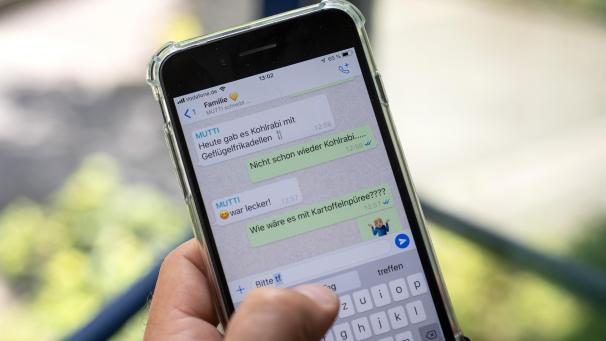<p>Nachrichten aus Familienchats können ganz unterschiedliche Reaktionen auslösen. Den einen freut's, der andere will die Gruppe lieber verlassen.</p>