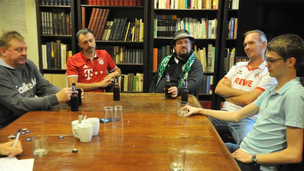 <p>Edwin Müller, Kevin Ortmann, Jörg Vomberg, Alain Kever und Marvin Worms (v.l.n.r.) diskutierten über die neue Saison.</p>