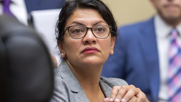 <p>Nachdem Israel den demokratischen US-Abgeordneten Rashida Tlaib (Foto) und Ilhan Omar die Einreise verboten und damit scharfe Kritik auf sich gezogen hat, lässt das Land Tlaib nun zu einem Besuch ihrer Familie in das besetzte Westjordanland.</p>