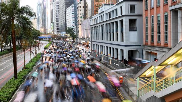 <p>Also doch wieder so eine Art Regenschirm-Revolte? So wurde Hongkongs nicht so erfolgreiche Demokratiebewegung vor fünf Jahren genannt.</p>