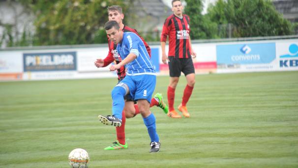 <p>Rafael Vazquez (vorne) besorgte mit dem Pausenpfiff die lange überfällige Führung für den FC Eupen</p>
