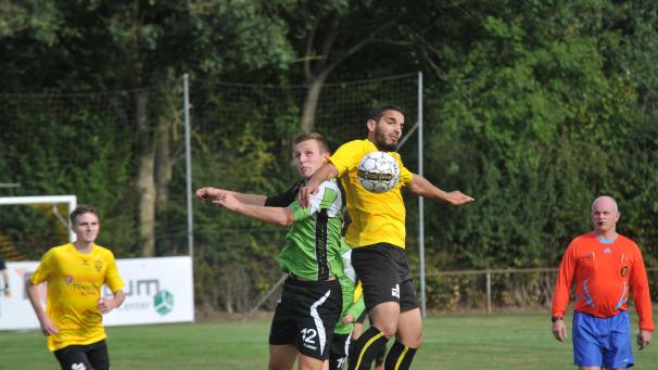 <p>Abdoulah El Abbadi kassierten einen Treffer, den es nicht alle Tage zu bestaunen gibt.</p>