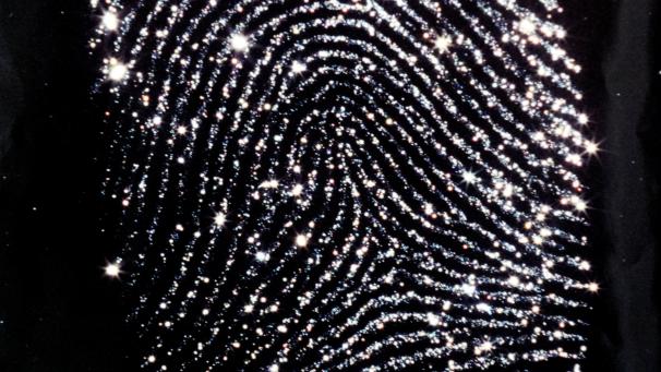 <p>Eine riesige Datenbank mit hochsensiblen Daten, darunter rund eine Million Fingerabdrücke, hat vorübergehend ungeschützt und unverschlüsselt im Netz gestanden.</p>