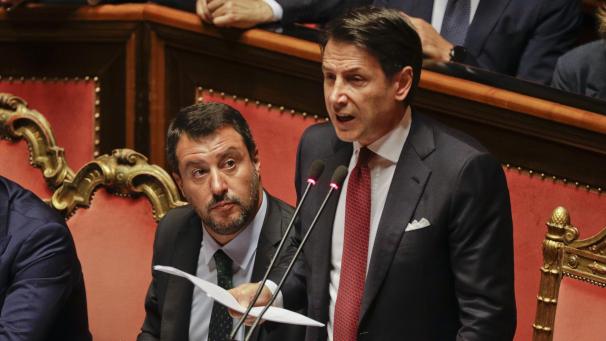 <p>Giuseppe Conte (rechts) hatte vor knapp zwei Wochen die Koalition zwischen seiner Lega und der Fünf-Sterne-Bewegung gesprengt.</p>