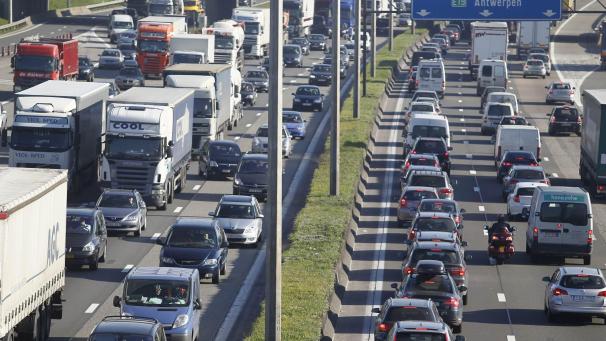 <p>Das allägliche Elend im Berufsverkehr: Stau auf dem Brüsseler Autobahnring</p>