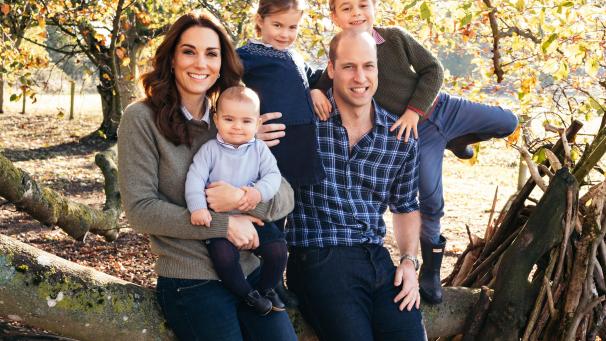 <p>Prinz William, seine Frau Herzogin Kate und die drei Kinder Prinz Louis (l), Prinzessin Charlotte (M) und Prinz George (r) reisen per Linienflug.</p>