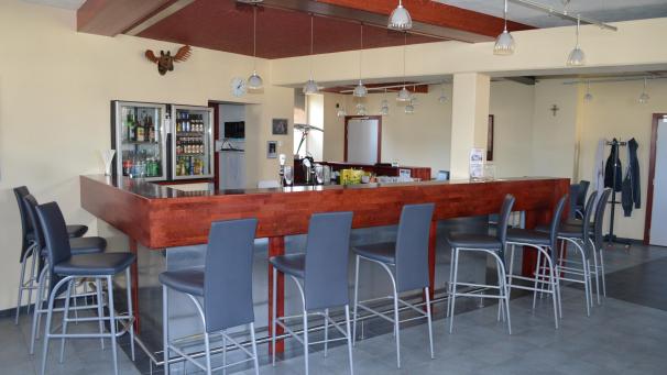 <p>Im früheren Café Jost-Schmitz steht künftig die Mürringer Dorfbevölkerung hinter der Theke.</p>
