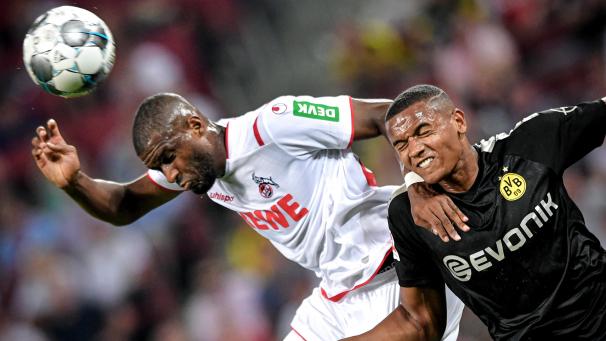 <p>Modeste (l.) im Zweikampf mit Akanji.</p>