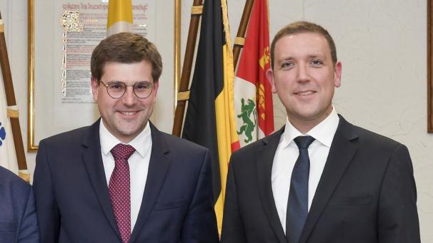 <p>Bürgermeister Patrick Thevissen (r.) ist guter Dinge, was die Nachfolge von Generaldirektor Pascal Neumann (Mitte) angeht.</p>