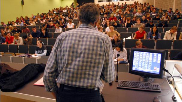 <p>Ares: „Diese Zahlen bestätigen die hohe Attraktivität unseres Hochschulsystems, das eine qualitativ hochwertige, offene und zugängliche Ausbildung bietet, und das zu einem relativ vernünftigen Preis.“</p>