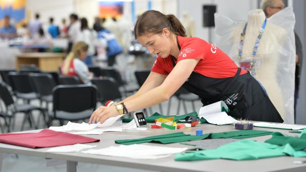 <p>Die 20-jährige Alice Baré aus Huy errang eine Exzellenz-Medaille im Wettbewerb Fashion Technology.</p>